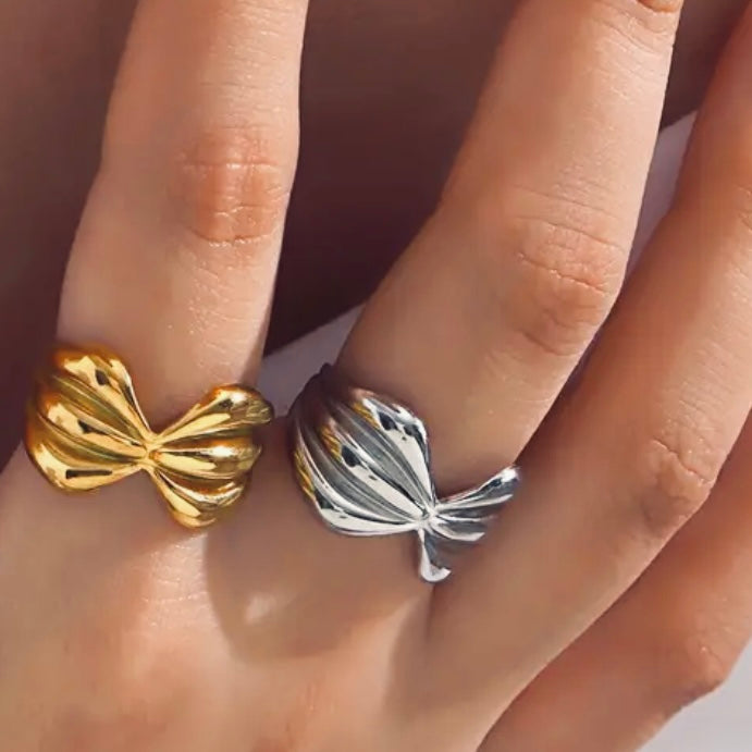 Empowered Grace Ring gold